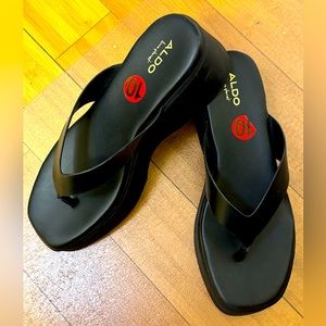 Aldo women platforms shoes - size 10